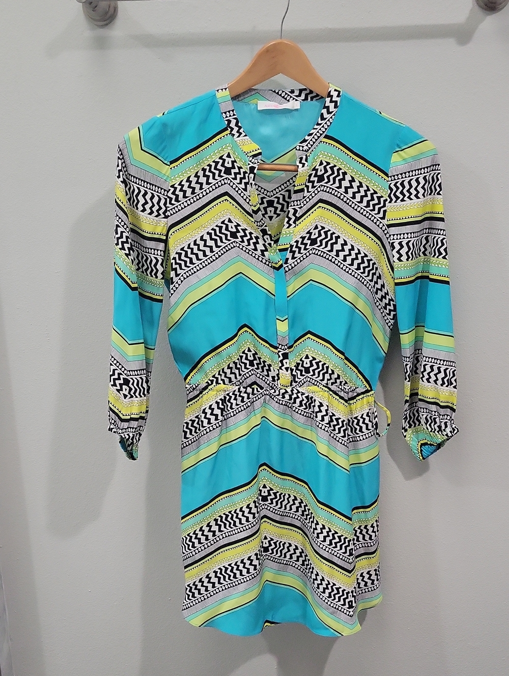 Alice & Trixie 100% Silk Turquoise Chevron-Pattern V-Neck Tunic